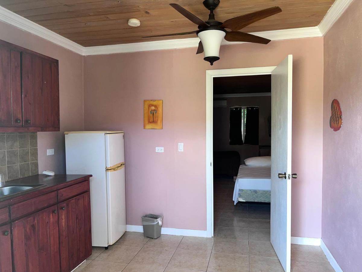 Bay Inn Estates Alice Town  المظهر الخارجي الصورة