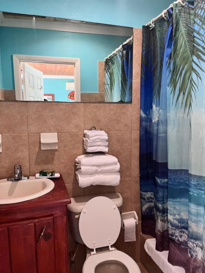 Bay Inn Estates Alice Town  المظهر الخارجي الصورة