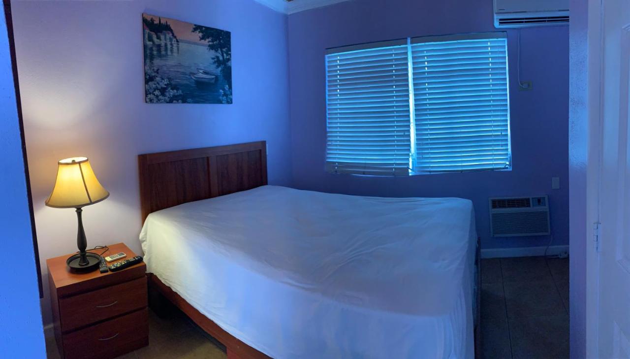 Bay Inn Estates Alice Town  المظهر الخارجي الصورة